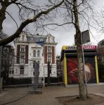 Amsterdam 11 februari 2013
Lovers heeft een kassa precies tegen over het huis van prins Bernhard geplaatst.
Peter Smulders bv