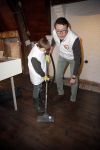 Bergen op zoom 16 maart 2013
Prinses Laurentien helpt mee met de grote schoonmaak in Museum De Gevangenpoort. De prinses en haar man prins Constantijn verrichten samen met hun kinderen  Eloise en Claus Cazimir de schoonmaakwerkzaamheden in het kader van de vrijwilligersactie NLdoet.
Peter Smulders bv