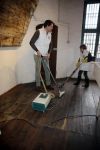 Bergen op zoom 16 maart 2013
Prinses Laurentien helpt mee met de grote schoonmaak in Museum De Gevangenpoort. De prinses en haar man prins Constantijn verrichten samen met hun kinderen  Eloise en Claus Cazimir de schoonmaakwerkzaamheden in het kader van de vrijwilligersactie NLdoet.
Peter Smulders bv