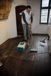 Bergen op zoom 16 maart 2013
Prinses Laurentien helpt mee met de grote schoonmaak in Museum De Gevangenpoort. De prinses en haar man prins Constantijn verrichten samen met hun kinderen  Eloise en Claus Cazimir de schoonmaakwerkzaamheden in het kader van de vrijwilligersactie NLdoet.
Peter Smulders bv
