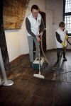 Bergen op zoom 16 maart 2013
Prinses Laurentien helpt mee met de grote schoonmaak in Museum De Gevangenpoort. De prinses en haar man prins Constantijn verrichten samen met hun kinderen  Eloise en Claus Cazimir de schoonmaakwerkzaamheden in het kader van de vrijwilligersactie NLdoet.
Peter Smulders bv