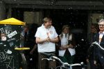 Utrecht 15 maart 2013
Prins van Oranje en Prinses Mï¿½xima gingen vanmorgen bowlen met bezoekers en vrijwilligers van het Catharijnehuis, Stichting Dagopvang Utrecht. Het Catharijnehuis biedt een ontmoetingsplaats voor dak- en thuislozen. Hier kunnen zij, met behulp van persoonlijke en praktische ondersteuning, in dagelijkse levensbehoeften voorzien en ingangen voor verdere hulpverlening vinden. De dienstverlening wordt voornamelijk geleverd door vrijwilligers.
Peter Smulders bv