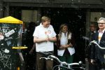 Utrecht 15 maart 2013
Prins van Oranje en Prinses Mï¿½xima gingen vanmorgen bowlen met bezoekers en vrijwilligers van het Catharijnehuis, Stichting Dagopvang Utrecht. Het Catharijnehuis biedt een ontmoetingsplaats voor dak- en thuislozen. Hier kunnen zij, met behulp van persoonlijke en praktische ondersteuning, in dagelijkse levensbehoeften voorzien en ingangen voor verdere hulpverlening vinden. De dienstverlening wordt voornamelijk geleverd door vrijwilligers.
Peter Smulders bv