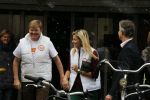 Utrecht 15 maart 2013
Prins van Oranje en Prinses Mï¿½xima gingen vanmorgen bowlen met bezoekers en vrijwilligers van het Catharijnehuis, Stichting Dagopvang Utrecht. Het Catharijnehuis biedt een ontmoetingsplaats voor dak- en thuislozen. Hier kunnen zij, met behulp van persoonlijke en praktische ondersteuning, in dagelijkse levensbehoeften voorzien en ingangen voor verdere hulpverlening vinden. De dienstverlening wordt voornamelijk geleverd door vrijwilligers.
Peter Smulders bv