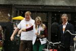 Utrecht 15 maart 2013
Prins van Oranje en Prinses Mï¿½xima gingen vanmorgen bowlen met bezoekers en vrijwilligers van het Catharijnehuis, Stichting Dagopvang Utrecht. Het Catharijnehuis biedt een ontmoetingsplaats voor dak- en thuislozen. Hier kunnen zij, met behulp van persoonlijke en praktische ondersteuning, in dagelijkse levensbehoeften voorzien en ingangen voor verdere hulpverlening vinden. De dienstverlening wordt voornamelijk geleverd door vrijwilligers.
Peter Smulders bv