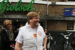 Utrecht 15 maart 2013
Prins van Oranje en Prinses Mï¿½xima gingen vanmorgen bowlen met bezoekers en vrijwilligers van het Catharijnehuis, Stichting Dagopvang Utrecht. Het Catharijnehuis biedt een ontmoetingsplaats voor dak- en thuislozen. Hier kunnen zij, met behulp van persoonlijke en praktische ondersteuning, in dagelijkse levensbehoeften voorzien en ingangen voor verdere hulpverlening vinden. De dienstverlening wordt voornamelijk geleverd door vrijwilligers.
Peter Smulders bv