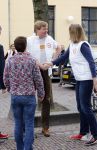 Utrecht 15 maart 2013
Prins van Oranje en Prinses Mï¿½xima gingen vanmorgen bowlen met bezoekers en vrijwilligers van het Catharijnehuis, Stichting Dagopvang Utrecht. Het Catharijnehuis biedt een ontmoetingsplaats voor dak- en thuislozen. Hier kunnen zij, met behulp van persoonlijke en praktische ondersteuning, in dagelijkse levensbehoeften voorzien en ingangen voor verdere hulpverlening vinden. De dienstverlening wordt voornamelijk geleverd door vrijwilligers.
Peter Smulders bv