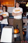Utrecht 15 maart 2013
Prins van Oranje en Prinses Mï¿½xima gingen vanmorgen bowlen met bezoekers en vrijwilligers van het Catharijnehuis, Stichting Dagopvang Utrecht. Het Catharijnehuis biedt een ontmoetingsplaats voor dak- en thuislozen. Hier kunnen zij, met behulp van persoonlijke en praktische ondersteuning, in dagelijkse levensbehoeften voorzien en ingangen voor verdere hulpverlening vinden. De dienstverlening wordt voornamelijk geleverd door vrijwilligers.
Peter Smulders bv