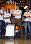 Utrecht 15 maart 2013
Prins van Oranje en Prinses Mï¿½xima gingen vanmorgen bowlen met bezoekers en vrijwilligers van het Catharijnehuis, Stichting Dagopvang Utrecht. Het Catharijnehuis biedt een ontmoetingsplaats voor dak- en thuislozen. Hier kunnen zij, met behulp van persoonlijke en praktische ondersteuning, in dagelijkse levensbehoeften voorzien en ingangen voor verdere hulpverlening vinden. De dienstverlening wordt voornamelijk geleverd door vrijwilligers.
Peter Smulders bv