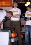 Utrecht 15 maart 2013
Prins van Oranje en Prinses Mï¿½xima gingen vanmorgen bowlen met bezoekers en vrijwilligers van het Catharijnehuis, Stichting Dagopvang Utrecht. Het Catharijnehuis biedt een ontmoetingsplaats voor dak- en thuislozen. Hier kunnen zij, met behulp van persoonlijke en praktische ondersteuning, in dagelijkse levensbehoeften voorzien en ingangen voor verdere hulpverlening vinden. De dienstverlening wordt voornamelijk geleverd door vrijwilligers.
Peter Smulders bv