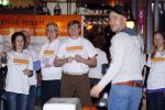Utrecht 15 maart 2013
Prins van Oranje en Prinses Mï¿½xima gingen vanmorgen bowlen met bezoekers en vrijwilligers van het Catharijnehuis, Stichting Dagopvang Utrecht. Het Catharijnehuis biedt een ontmoetingsplaats voor dak- en thuislozen. Hier kunnen zij, met behulp van persoonlijke en praktische ondersteuning, in dagelijkse levensbehoeften voorzien en ingangen voor verdere hulpverlening vinden. De dienstverlening wordt voornamelijk geleverd door vrijwilligers.
Peter Smulders bv