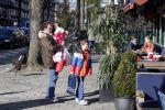 Amsterdam 12 maart 2013
Robert leroy met zijn kinderen op de scheldestraat.
Peter Smulders bv