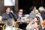 Amsterdam 5 maart 2013
Twan Huys met vrouw en een kennis op terras.
Peter Smulders bv