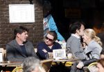 Amsterdam 5 maart 2013
Twan Huys met vrouw en een kennis op terras.
Peter Smulders bv