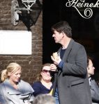 Amsterdam 5 maart 2013
Twan Huys met vrouw en een kennis op terras.
Peter Smulders bv