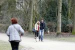 Amsterdam 17 maart 2013
Vivian Reijs en haar nieuwe vriend Hidde de Vries met de hond in het sarphatipark.
Peter Smulders bv