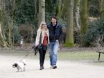 Amsterdam 17 maart 2013
Vivian Reijs en haar nieuwe vriend Hidde de Vries met de hond in het sarphatipark.
Peter Smulders bv