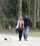 Amsterdam 17 maart 2013
Vivian Reijs en haar nieuwe vriend Hidde de Vries met de hond in het sarphatipark.
Peter Smulders bv