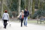 Amsterdam 17 maart 2013
Vivian Reijs en haar nieuwe vriend Hidde de Vries met de hond in het sarphatipark.
Peter Smulders bv