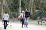 Amsterdam 17 maart 2013
Vivian Reijs en haar nieuwe vriend Hidde de Vries met de hond in het sarphatipark.
Peter Smulders bv
