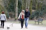 Amsterdam 17 maart 2013
Vivian Reijs en haar nieuwe vriend Hidde de Vries met de hond in het sarphatipark.
Peter Smulders bv