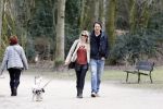 Amsterdam 17 maart 2013
Vivian Reijs en haar nieuwe vriend Hidde de Vries met de hond in het sarphatipark.
Peter Smulders bv