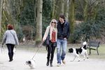 Amsterdam 17 maart 2013
Vivian Reijs en haar nieuwe vriend Hidde de Vries met de hond in het sarphatipark.
Peter Smulders bv