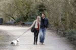 Amsterdam 17 maart 2013
Vivian Reijs en haar nieuwe vriend Hidde de Vries met de hond in het sarphatipark.
Peter Smulders bv