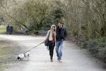 Amsterdam 17 maart 2013
Vivian Reijs en haar nieuwe vriend Hidde de Vries met de hond in het sarphatipark.
Peter Smulders bv
