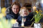 Amsterdam 13 maart 2013
Wesly Bronkhorst met zijn dochter op terras bij joffers.
Peter Smulders bv