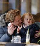Amsterdam 13 maart 2013
Wesly Bronkhorst met zijn dochter op terras bij joffers.
Peter Smulders bv