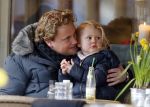 Amsterdam 13 maart 2013
Wesly Bronkhorst met zijn dochter op terras bij joffers.
Peter Smulders bv