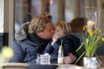 Amsterdam 13 maart 2013
Wesly Bronkhorst met zijn dochter op terras bij joffers.
Peter Smulders bv