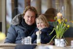 Amsterdam 13 maart 2013
Wesly Bronkhorst met zijn dochter op terras bij joffers.
Peter Smulders bv