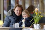 Amsterdam 13 maart 2013
Wesly Bronkhorst met zijn dochter op terras bij joffers.
Peter Smulders bv