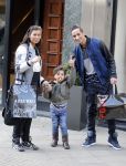 Amsterdam 5 maart 2013
Yes-R met vrouw en zoon op de pc hooftstraat.
Peter Smulders bv