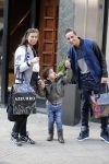 Amsterdam 5 maart 2013
Yes-R met vrouw en zoon op de pc hooftstraat.
Peter Smulders bv