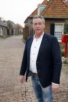 Bronkhorst 12 februari 2015
Presentatie boek Boer Jos en zijn vrouw Dycke.
Harm Edens reikt het uit