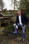 Bronkhorst 12 februari 2015
Presentatie boek Boer Jos en zijn vrouw Dycke.
Harm Edens reikt het uit