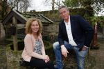 Bronkhorst 12 februari 2015
Presentatie boek Boer Jos en zijn vrouw Dycke.
Harm Edens reikt het uit