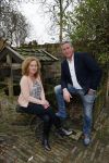 Bronkhorst 12 februari 2015
Presentatie boek Boer Jos en zijn vrouw Dycke.
Harm Edens reikt het uit