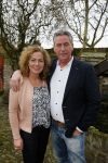 Bronkhorst 12 februari 2015
Presentatie boek Boer Jos en zijn vrouw Dycke.
Harm Edens reikt het uit