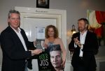 Bronkhorst 12 februari 2015
Presentatie boek Boer Jos en zijn vrouw Dycke.
Harm Edens reikt het uit