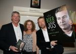 Bronkhorst 12 februari 2015
Presentatie boek Boer Jos en zijn vrouw Dycke.
Harm Edens reikt het uit