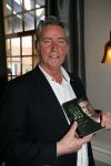 Bronkhorst 12 februari 2015
Presentatie boek Boer Jos en zijn vrouw Dycke.
Harm Edens reikt het uit