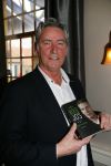 Bronkhorst 12 februari 2015
Presentatie boek Boer Jos en zijn vrouw Dycke.
Harm Edens reikt het uit