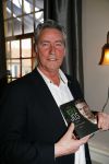 Bronkhorst 12 februari 2015
Presentatie boek Boer Jos en zijn vrouw Dycke.
Harm Edens reikt het uit