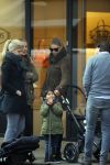 Amsterdam 16 februari 2015
Doutzen Kroes met  zoon phyllon en een vriendin op de pc hooftstraat