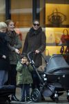 Amsterdam 16 februari 2015
Doutzen Kroes met  zoon phyllon en een vriendin op de pc hooftstraat