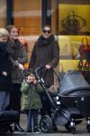 Amsterdam 16 februari 2015
Doutzen Kroes met  zoon phyllon en een vriendin op de pc hooftstraat